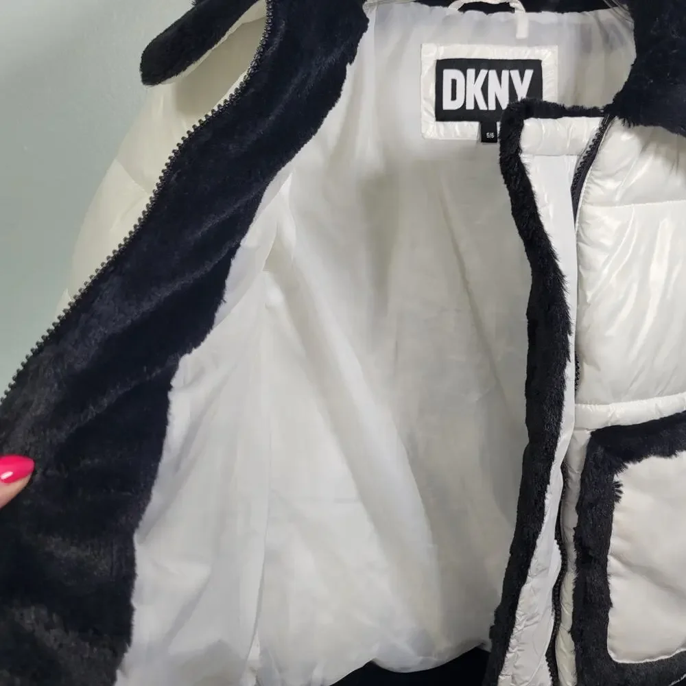 DKNY Girls White Trimmed in Black Faux Fur Puffer Crop Jacket Size 5/6 42026-37
